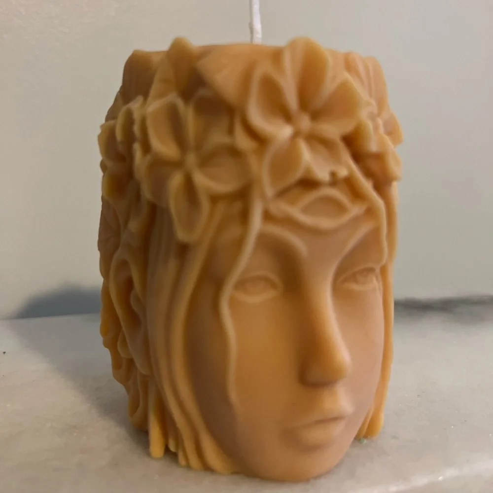 Majestic Lady Candle - Rose Petal Scent - Picture 4 of 4